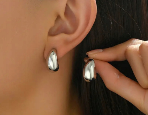 Srebrne kolczyki w kształcie kropli sztyft
