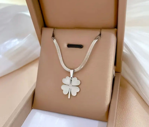 Wisiorek Koniczynka Srebrna