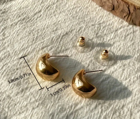 Złote kolczyki w kształcie kropli sztyft